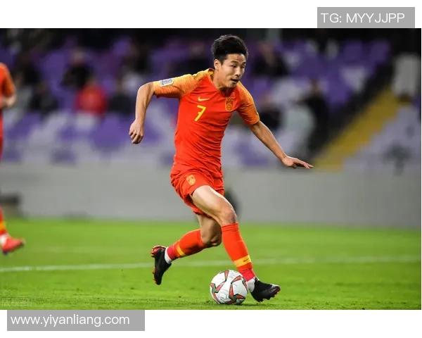 安德玛足球明星鞋助力球场表现提升尽显运动魅力与时尚风范